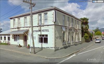 Outram Hotel - image 1