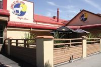 Howl at the Moon, Cafe and Bar - image 1