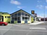 Oak Tree Inn - image 1