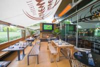 Tavern Harewood Bar & Grill - image 1